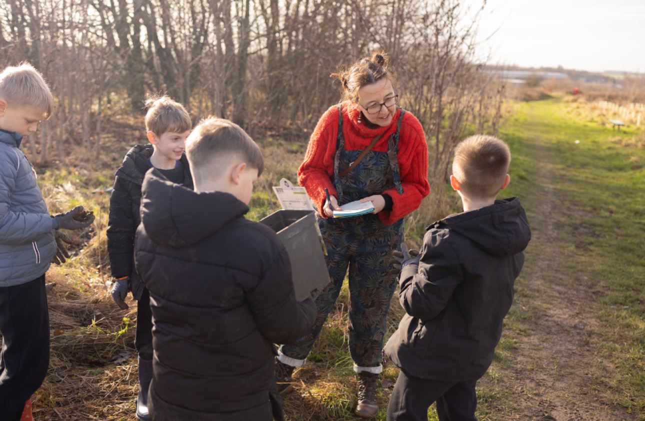 Pyn Stockman creating stories with children from Fairmeadows School